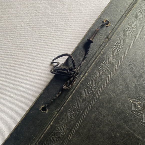 Vintage Photo Album Embossed Cover Black Empty Pages Gothic Grimoire Grief Magic - Picture 11 of 16